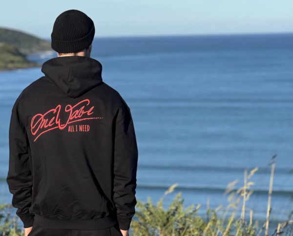One Wave Hoodie - WaterRat Midnight Black, oversized Hoodie mit schwerer Grammatur aus 100% Bio-Baumwolle.