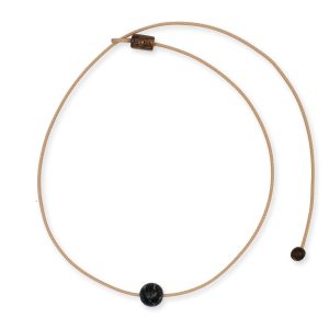 One Wave Halskette Black Pearl. Handgefertigte Halskette mit Naturstein aus Jaspis