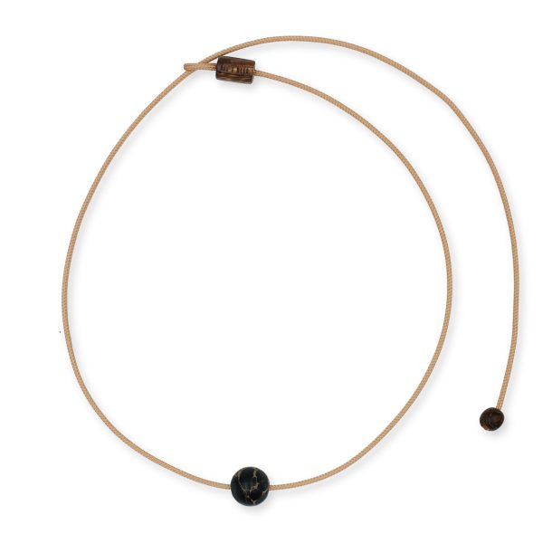 One Wave Halskette Black Pearl. Handgefertigte Halskette mit Naturstein aus Jaspis