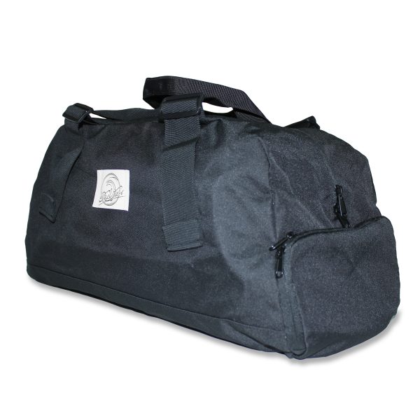 One Wave Sporttasche - The Sports Bag, Midnight Black aus 100% Recycelten Polyester.