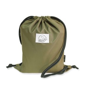 One Wave Rucksack - Beach Bag Khaki, recycelter Rucksack aus Polyester. Sport- Rucksack mit großer Zip- Seitentasche.