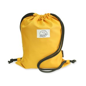 One Wave Rucksack - Beach Bag Mustard, recycelter Rucksack aus Polyester. Sport- Rucksack mit großer Zip- Seitentasche.