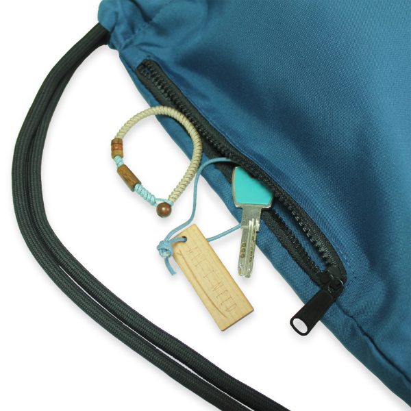 One Wave Rucksack - Beach Bag Petrol, recycelter Rucksack aus Polyester. Sport- Rucksack mit großer Zip- Seitentasche.