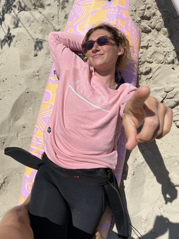 One Wave Sweatshirt - Beach Surfer Flamingo, fair produziertes Damen Sweatshirt aus 85% Bio-Baumwolle und 15% recycelten Polyester. Organic Cotton