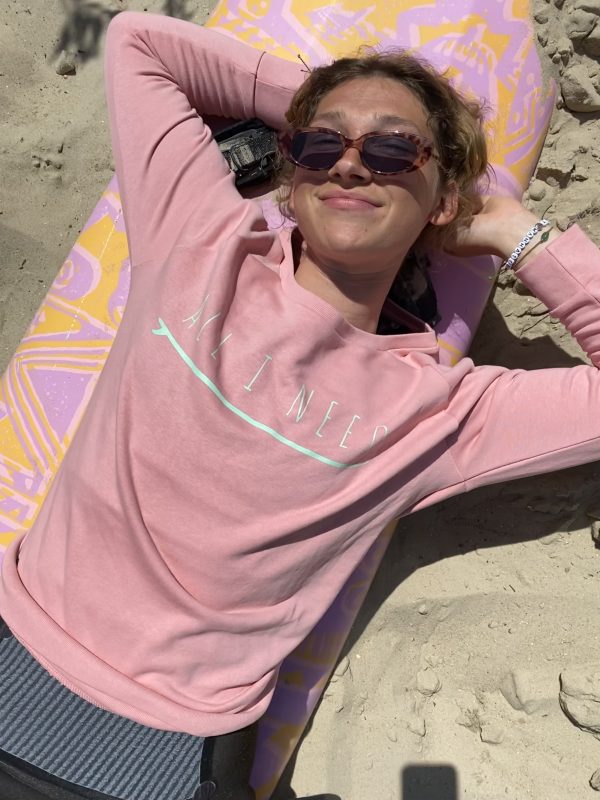 One Wave Sweatshirt - Beach Surfer Flamingo, fair produziertes Damen Sweatshirt aus 85% Bio-Baumwolle und 15% recycelten Polyester. Organic Cotton